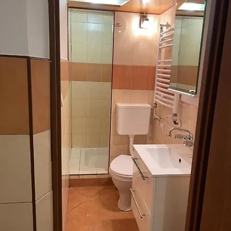 Lake View Apartment *